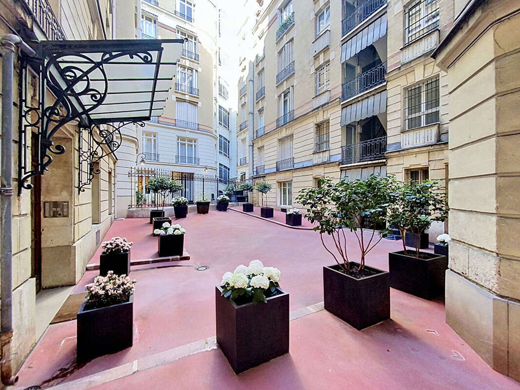 Appartement à PARIS-8E