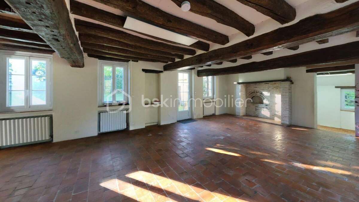 Maison à LES BORDES