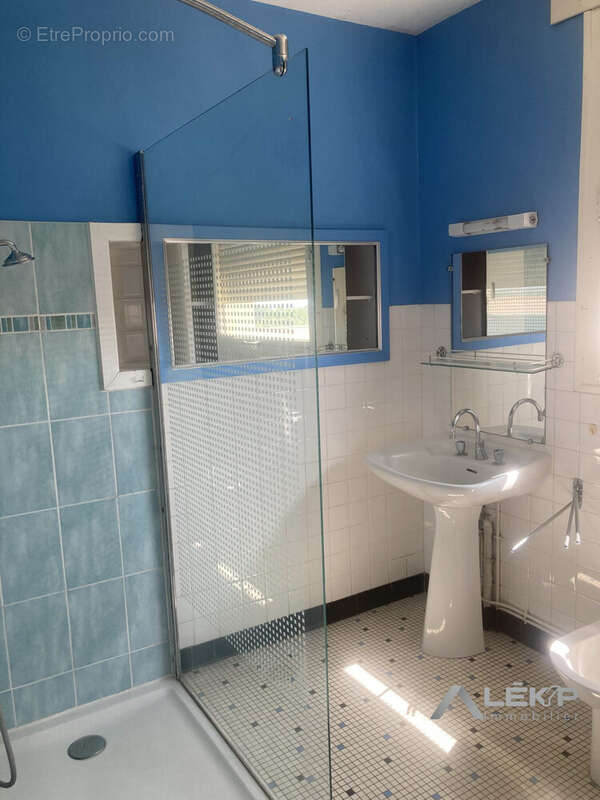 Maison 182 m² à Saint-Malo-Du-Bois  - photo 6