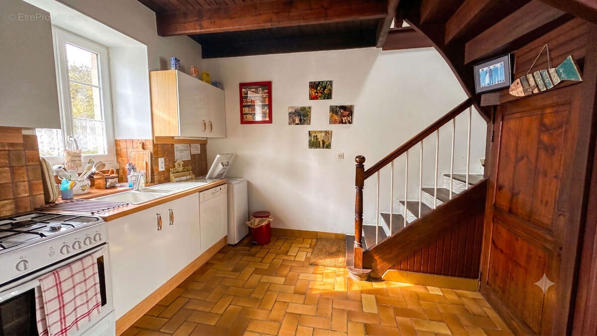 Fouesnant, Beg-Meil, Emplacement exceptionnel ! Maison 2 chambres bourg et plage a pieds. - photo 4