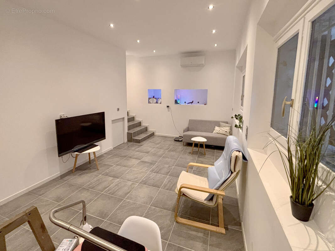 Commerce à LA TRINITE