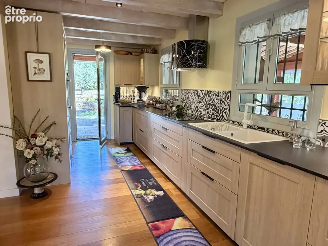 Élégante propriété avec villa principale, mazet en pierres et piscine - photo 32