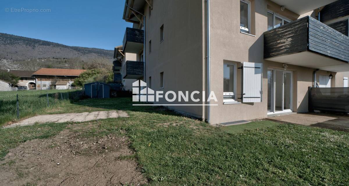 Appartement à PERON