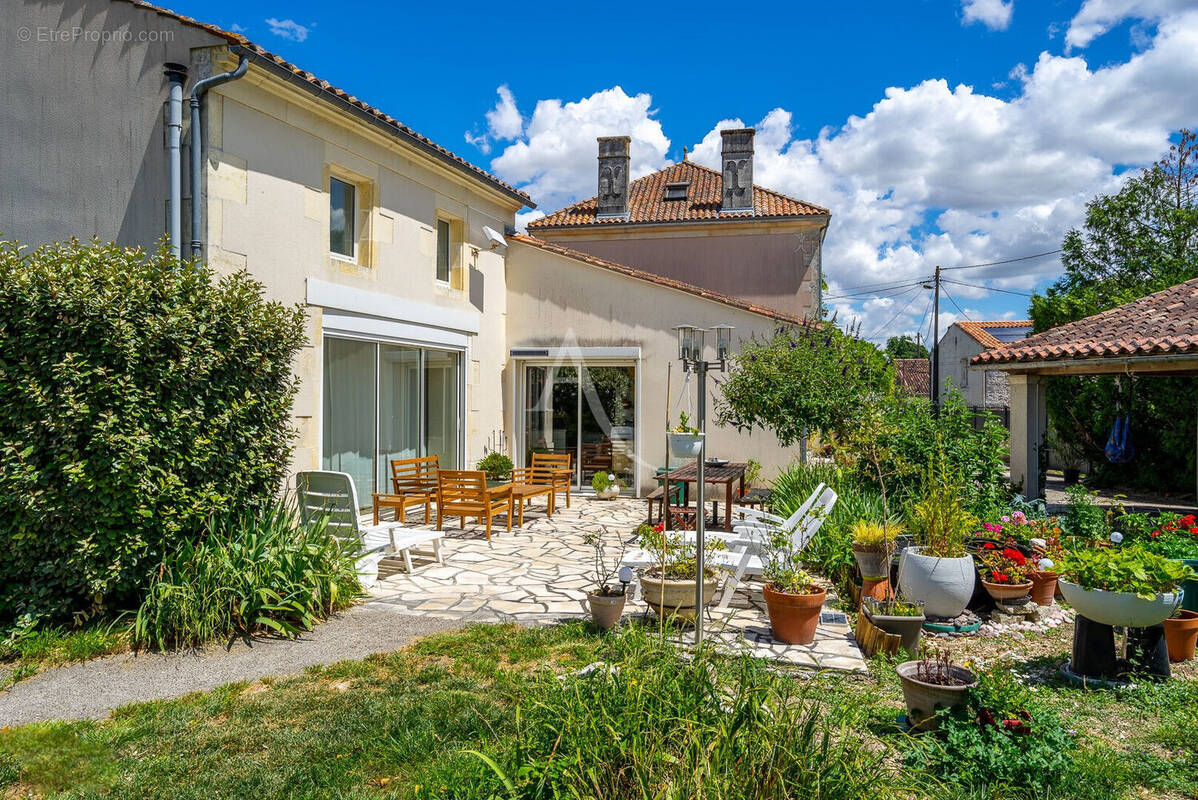 Maison à AUMAGNE
