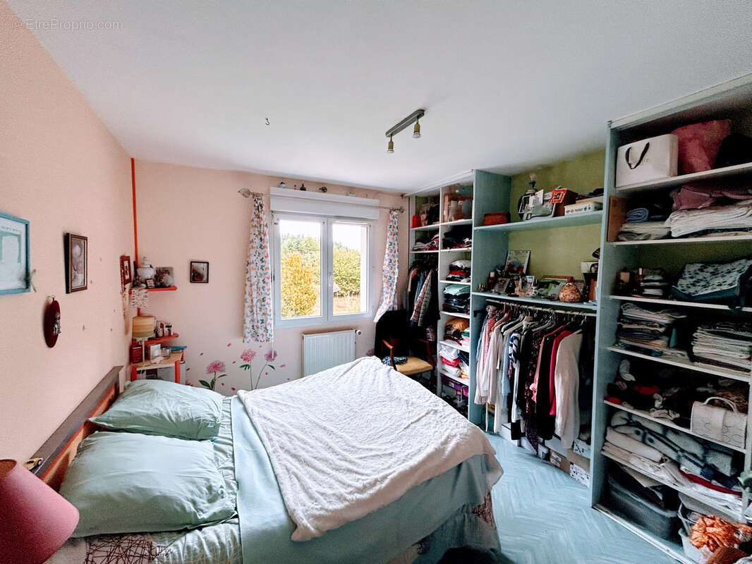 Maison à SAINT-VICTOUR