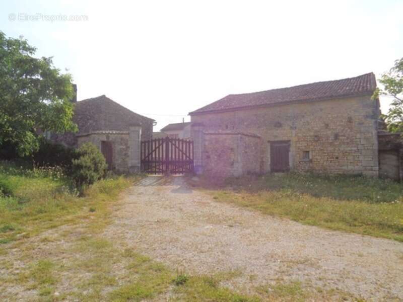 Maison à GARAT