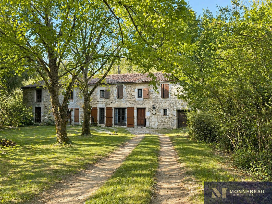 Maison à RUELLE-SUR-TOUVRE