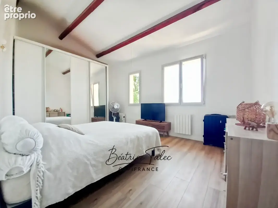 Appartement t4 110 m² entièrement rénové – vues panoramiques sainte-victoire & mont aurélien - jardin - parkings - photo 10
