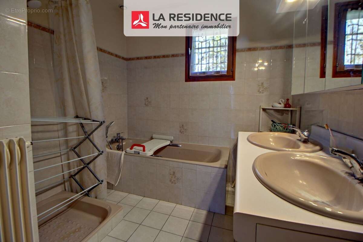 Maison à LES CLAYES-SOUS-BOIS