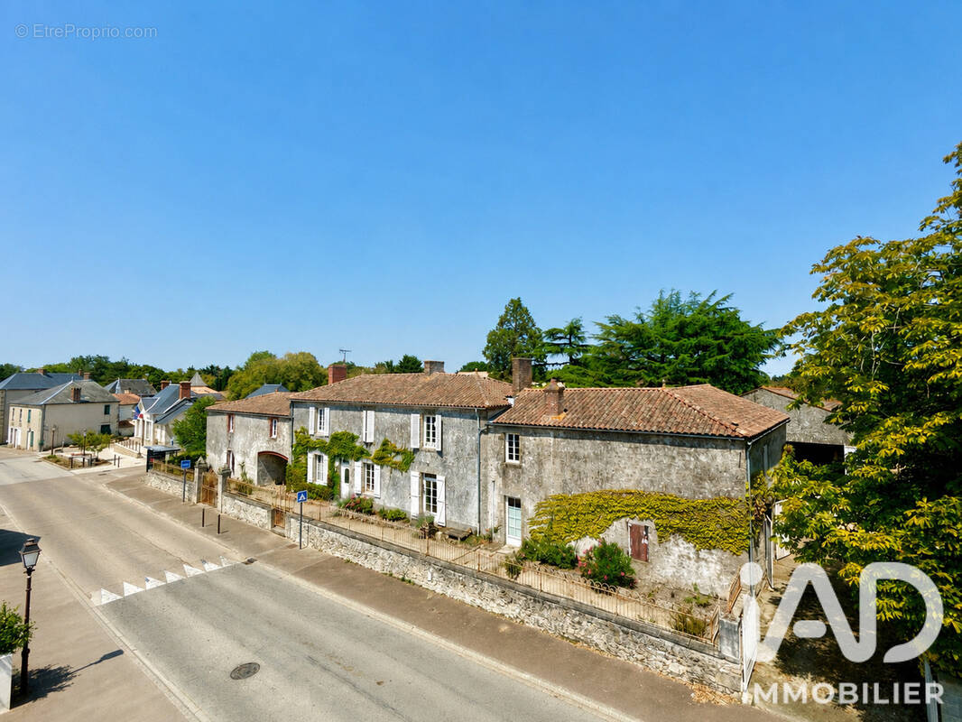 Photo 1 - Maison à BEAUFOU