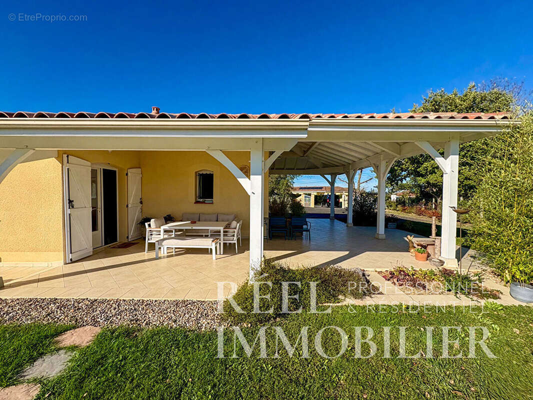 Maison à MONTEGUT