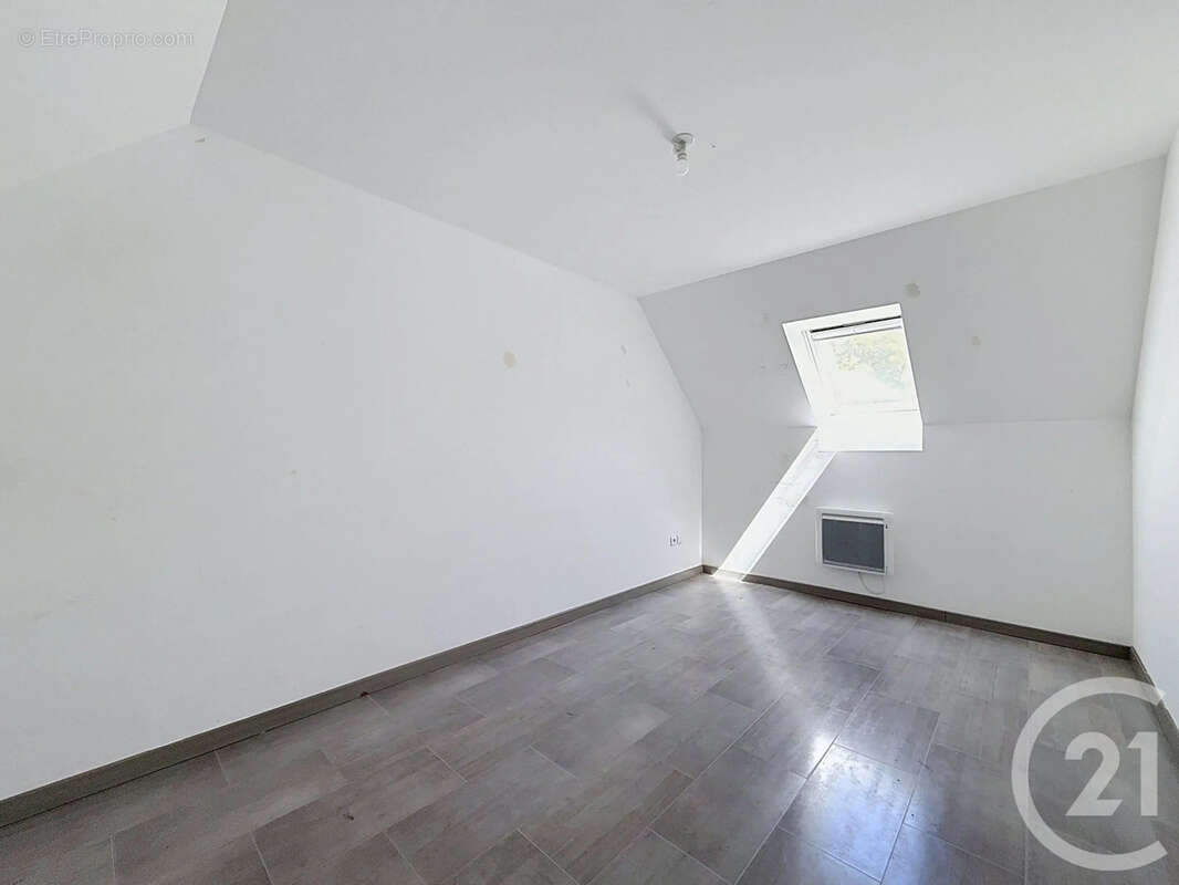 Maison 100 m² à Ville-Saint-Jacques  - photo 6