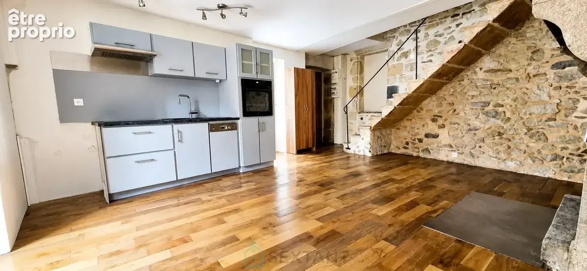Maison de caractere lovee au coeur de montpeyroux, plus beau village de france - photo 4