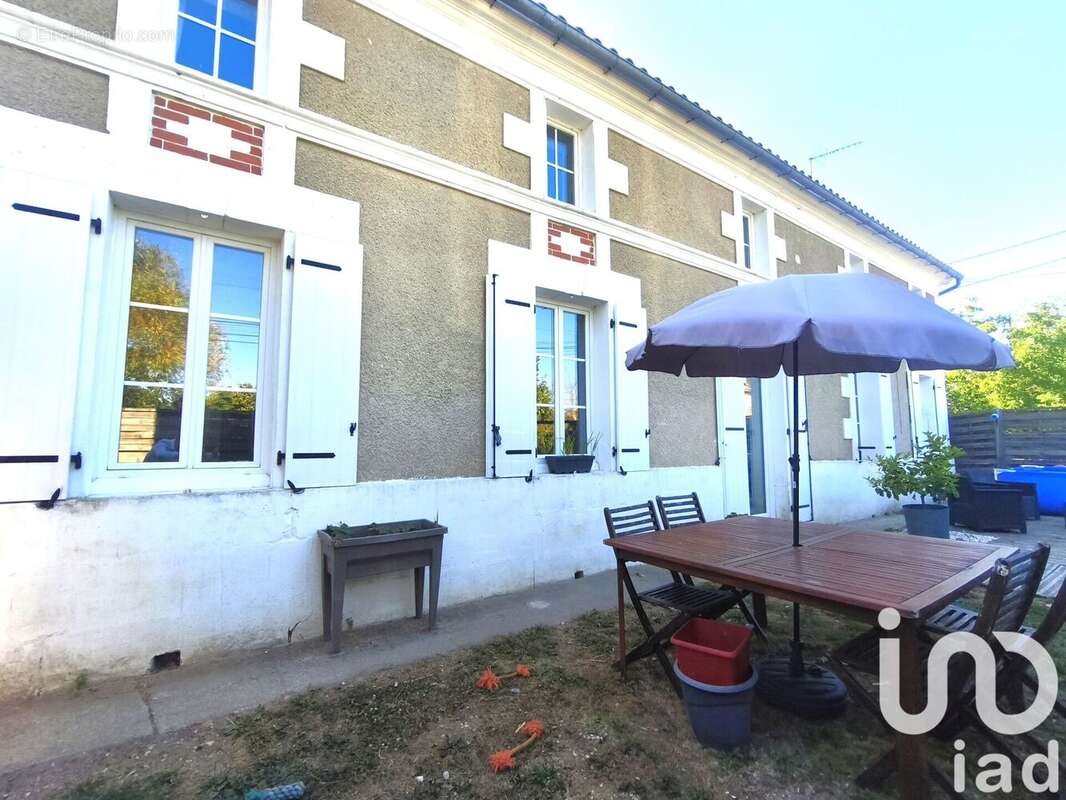 Maison 145 m² à Montlieu-La-Garde  - photo 2