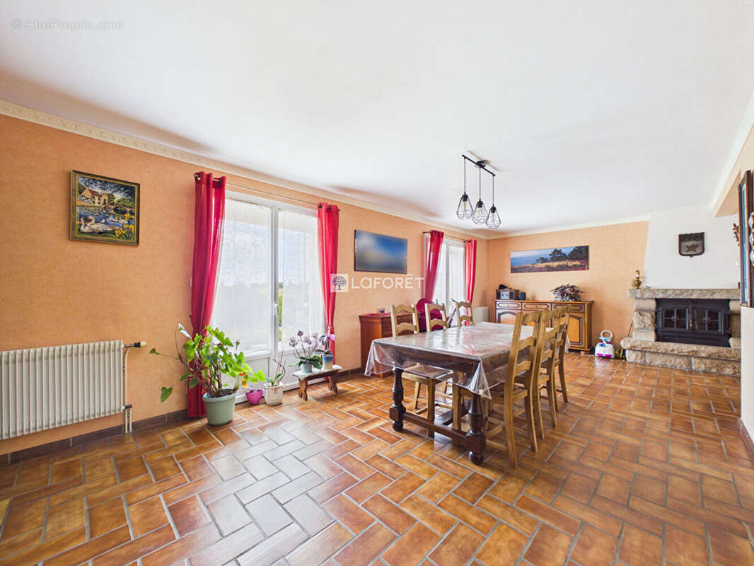 Maison à ELLIANT