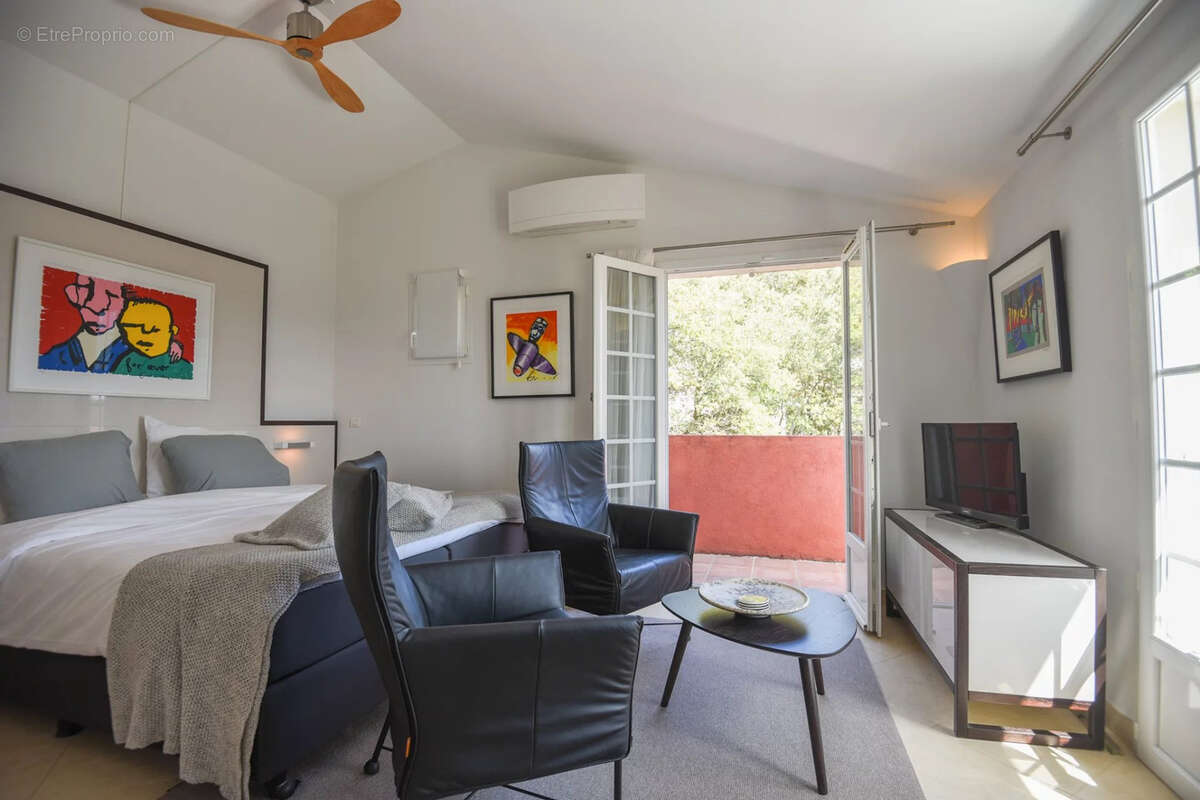 Maison à ENTRECASTEAUX