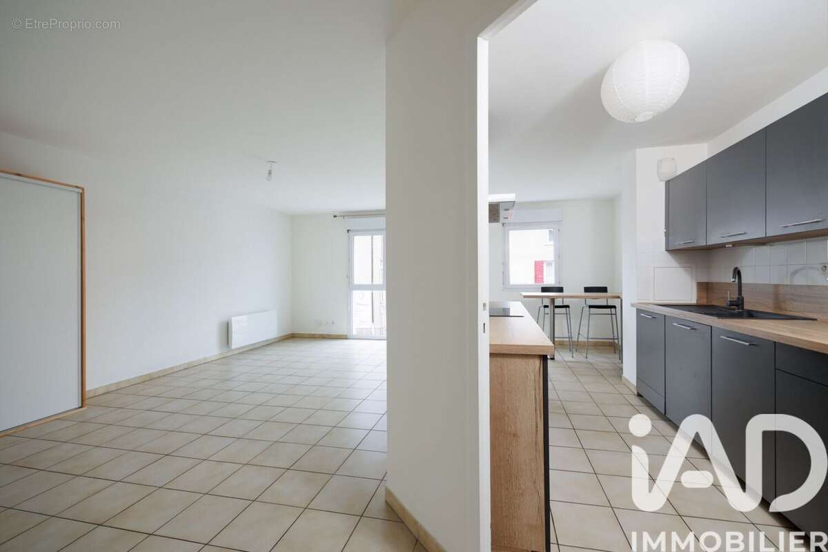 Photo 3 - Appartement à SAINT-GENIS-LES-OLLIERES