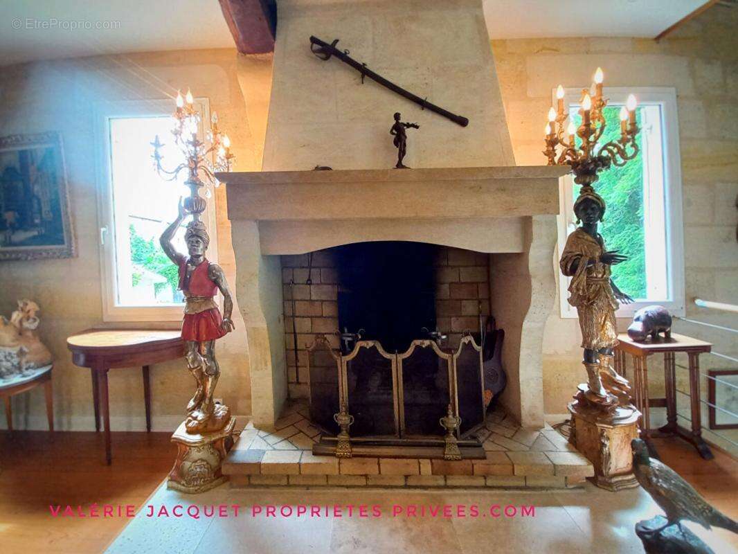 Maison à COUTRAS