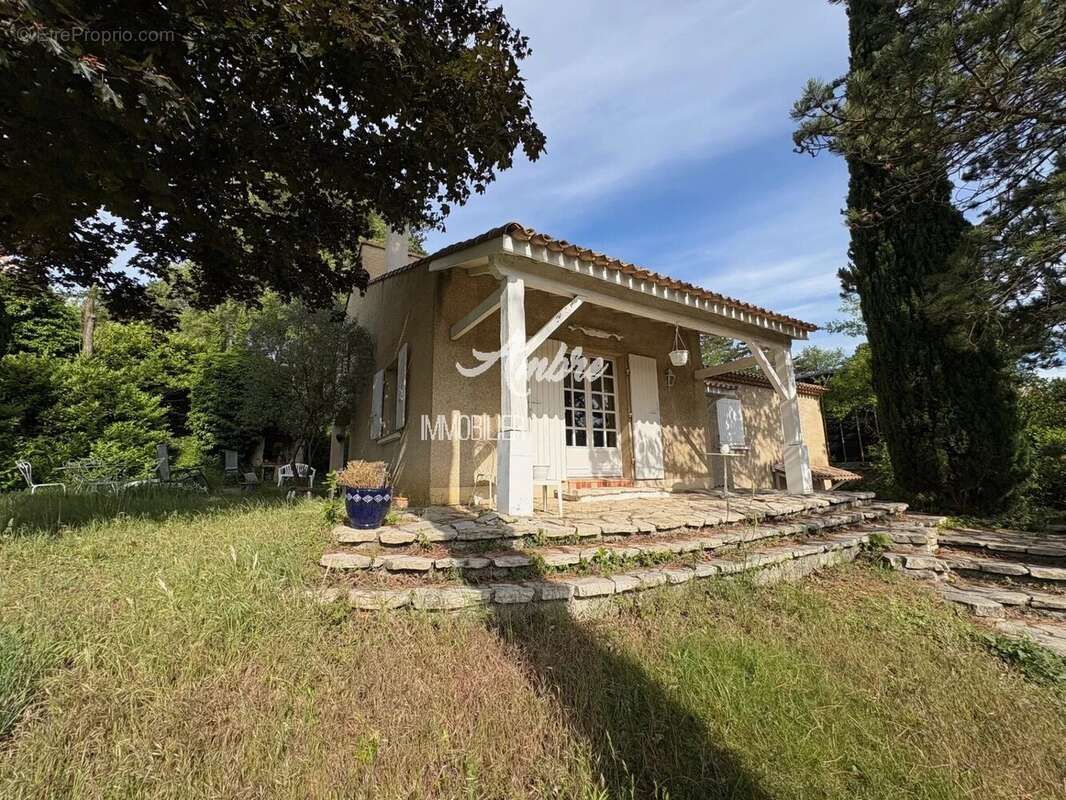 Maison à MONTELEGER
