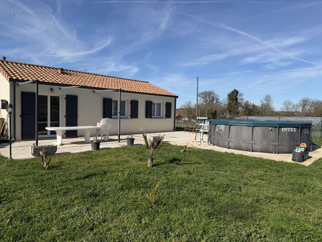 Maison à LA ROCHE-CHALAIS