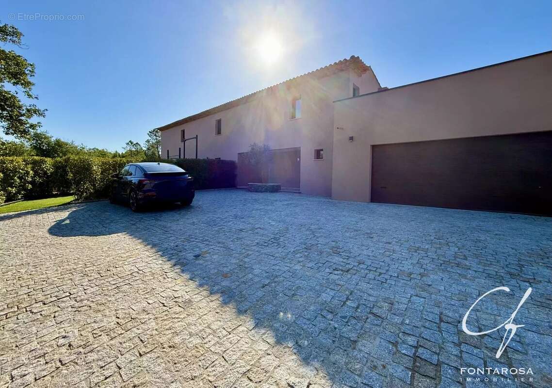 Maison à BAGNOLS-EN-FORET