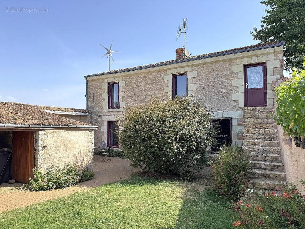   - Maison à THOUARS