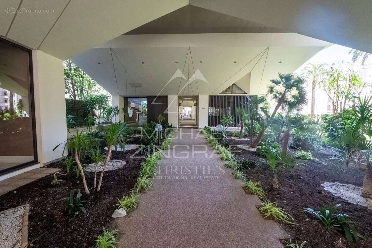 EXCLUSIVITE - CANNES Proche Carlton - Appartement d'exception avec spacieuse terrasse  vue mer - photo 17