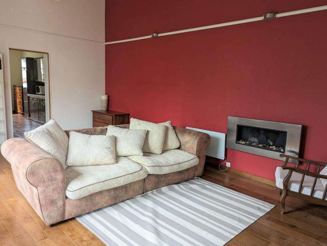 Maison à SAINT-JEAN-D'ANGELY