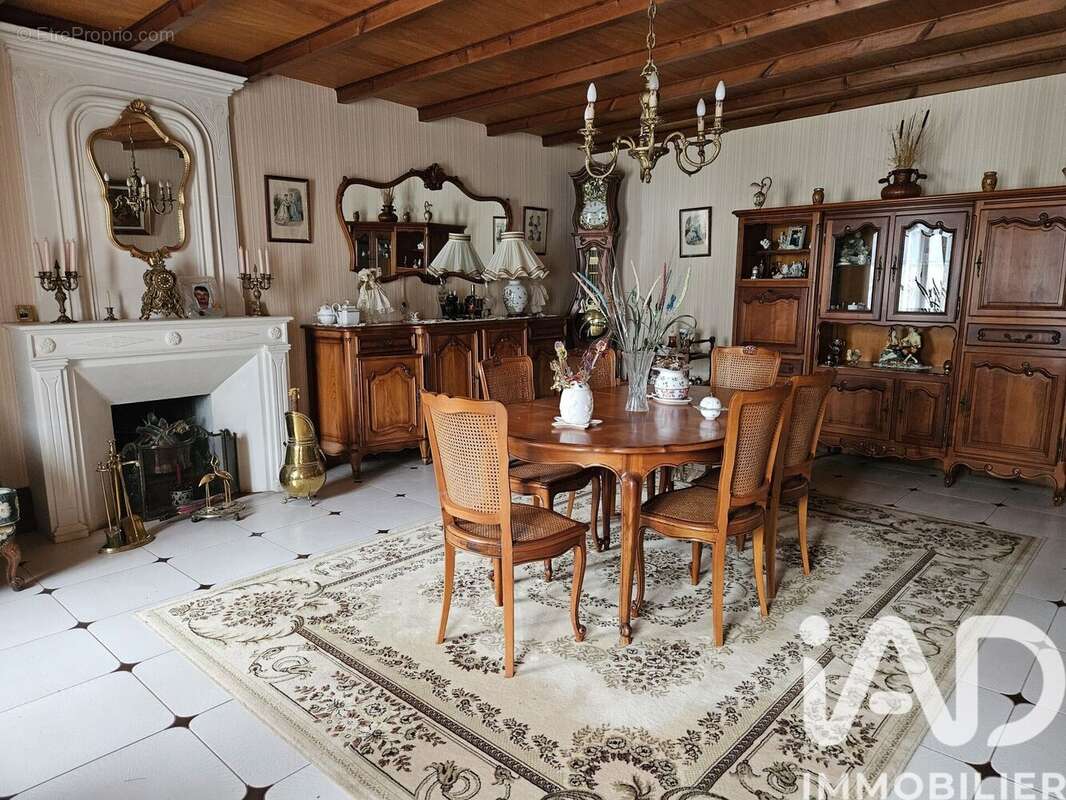 Maison 265 m² à Berneuil  - photo 3