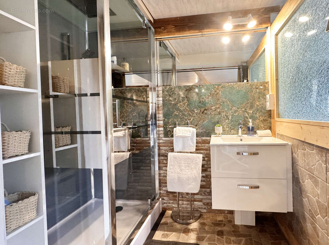 Appartement à LARAGNE-MONTEGLIN