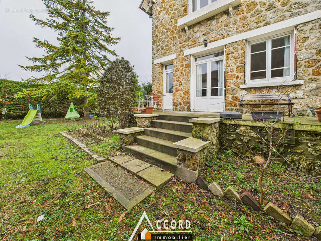 Maison à SARTROUVILLE