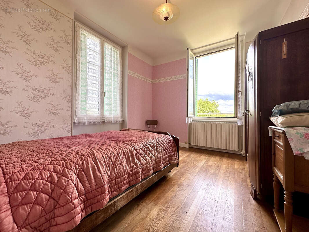 Maison à SAINT-GERVAIS-D'AUVERGNE