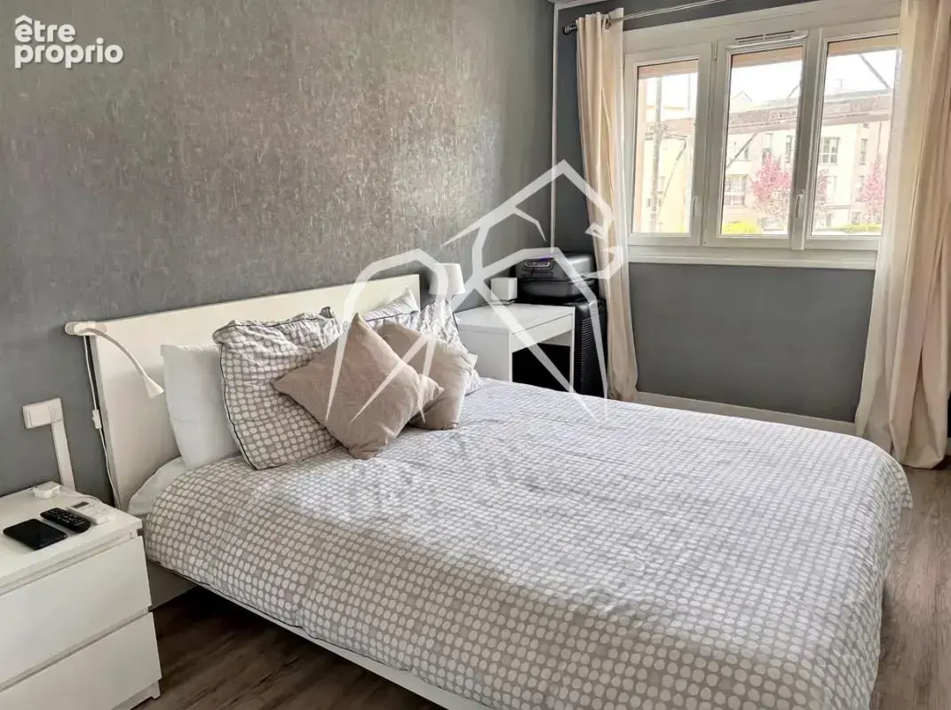 Appartement T4  96m² Balcon Stationnement cave - photo 5