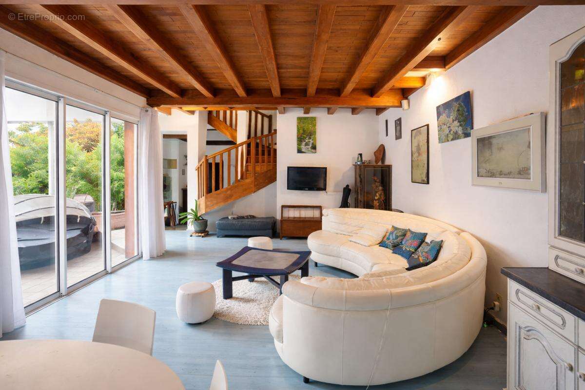 Appartement à LEZIGNAN-CORBIERES