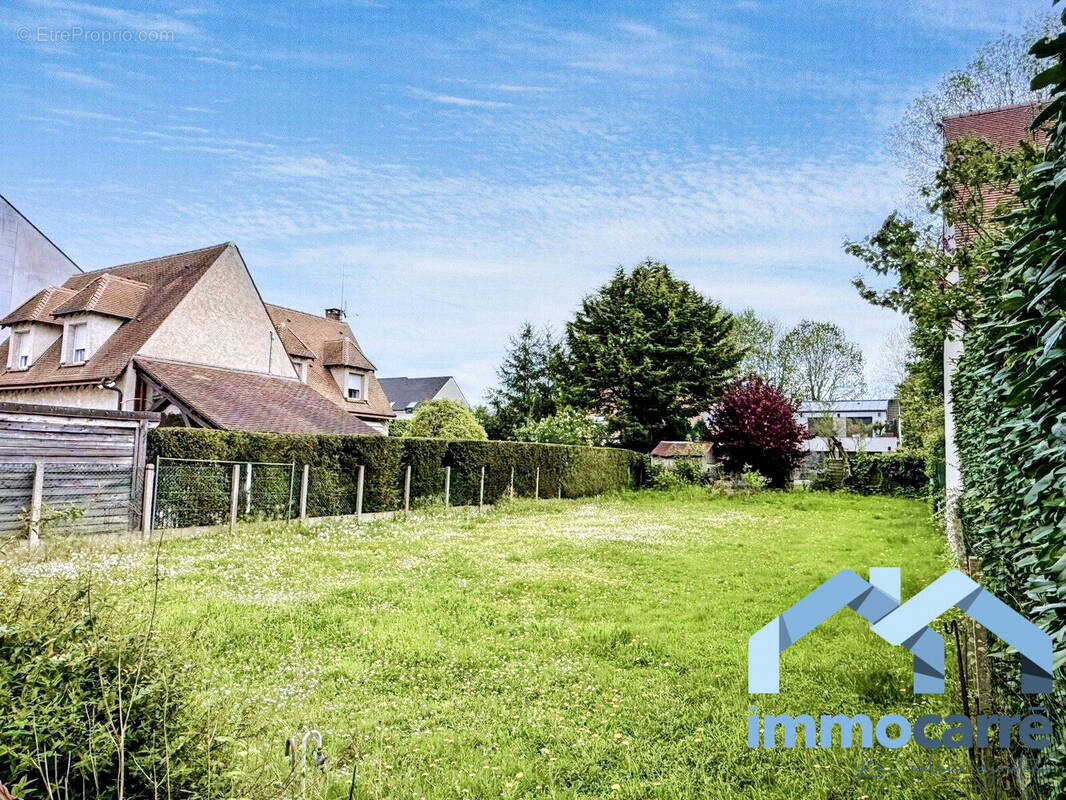 Terrain à OZOIR-LA-FERRIERE