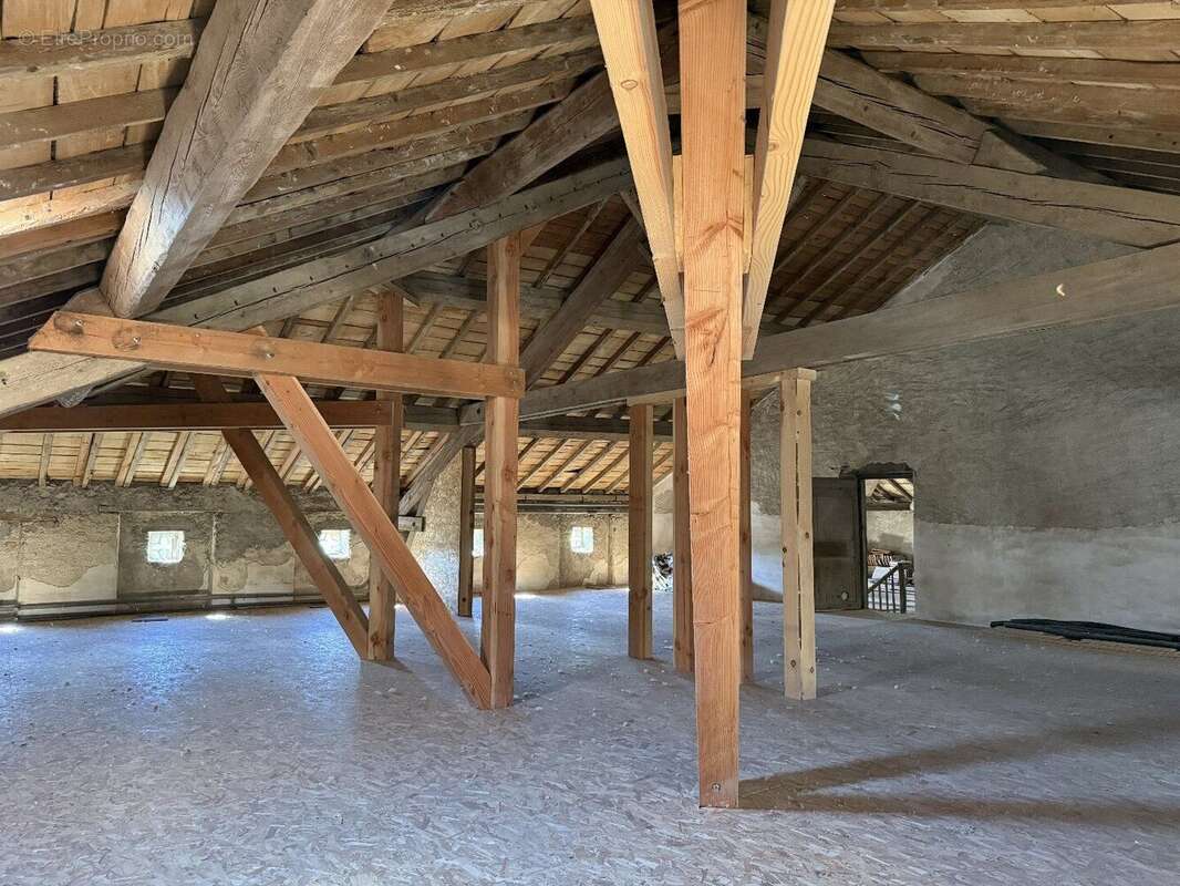 Maison de caractère au coeur d'un village - photo 13