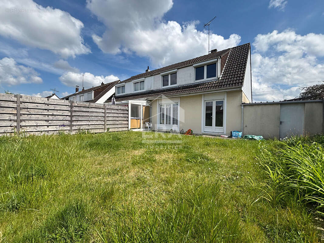 Maison à COURRIERES
