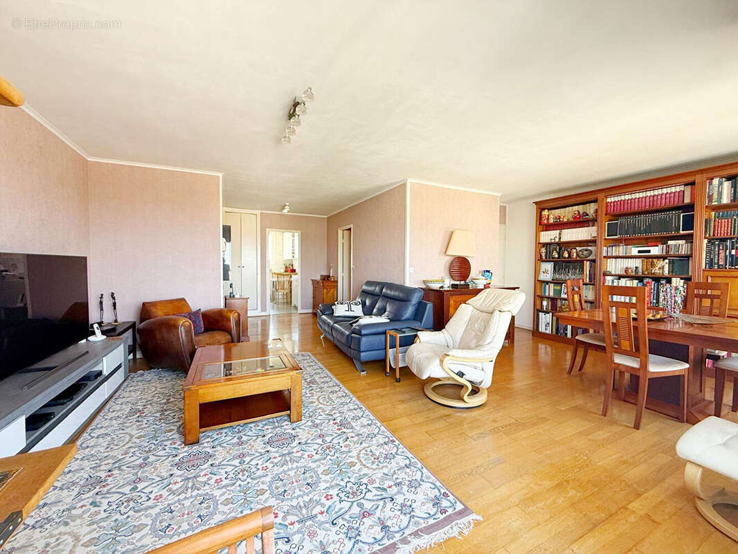 Appartement à NANTERRE