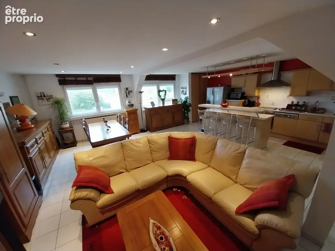 Appartement 5 pièces 130 m² · à Verny · 129,9 m² · 220 000 €