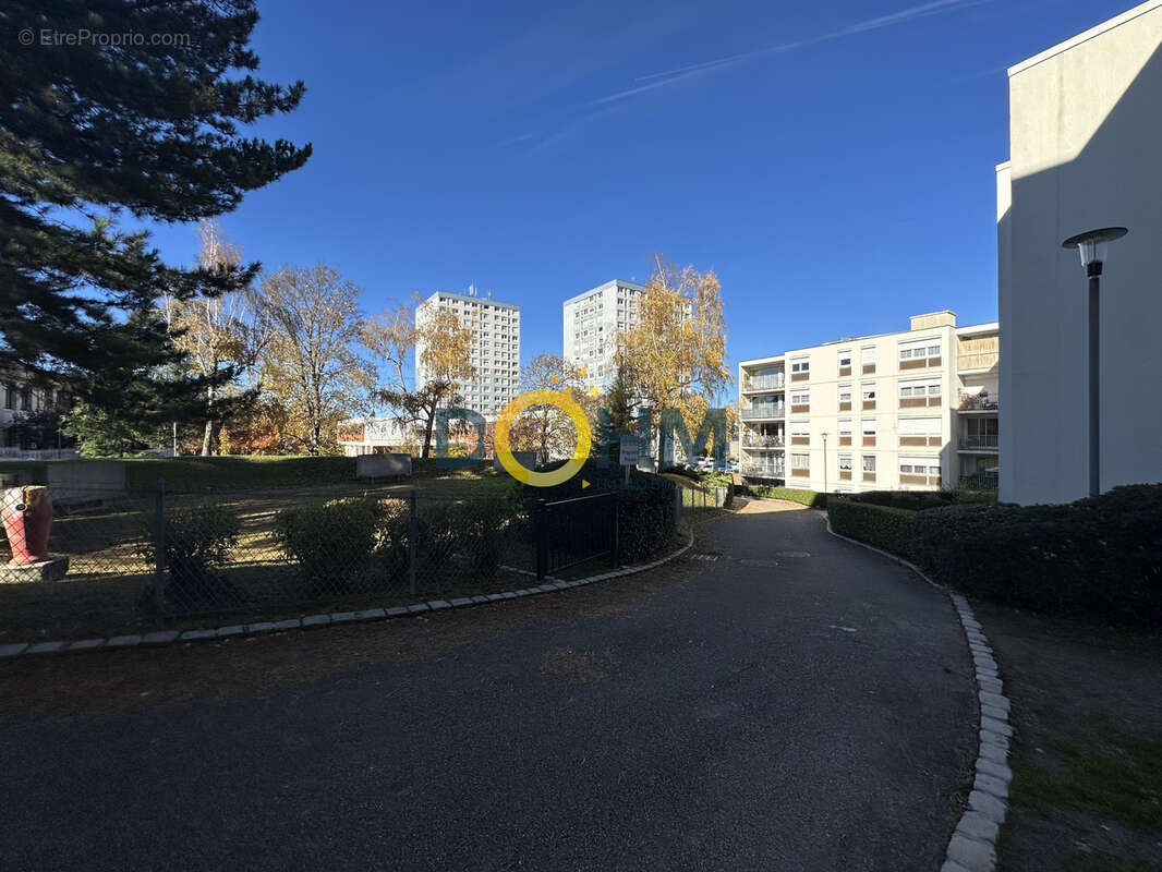 appt hyper centre balcon, ascenseur et garage - photo 10