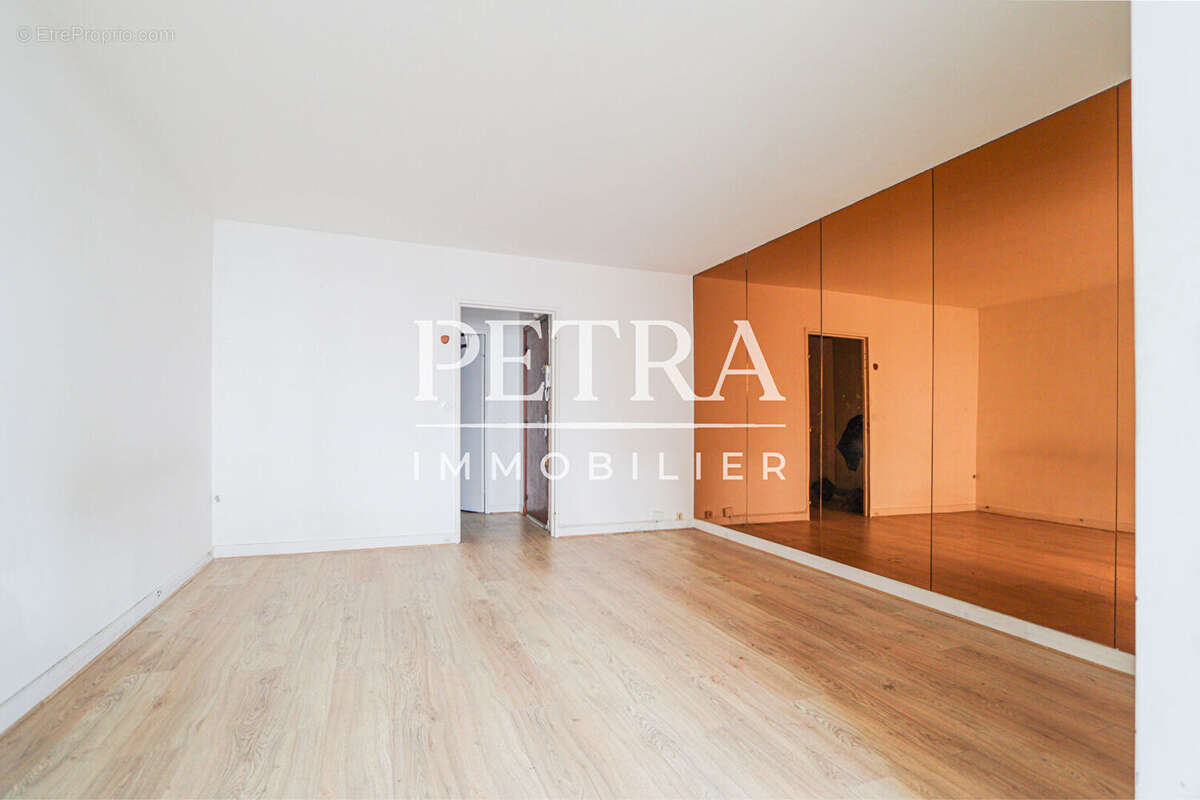 Appartement à PARIS-10E