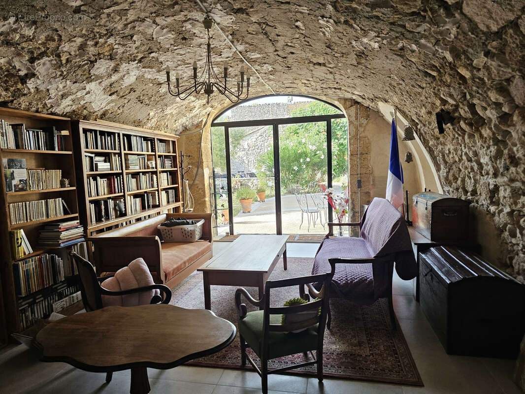 Maison à LA ROQUE-D'ANTHERON