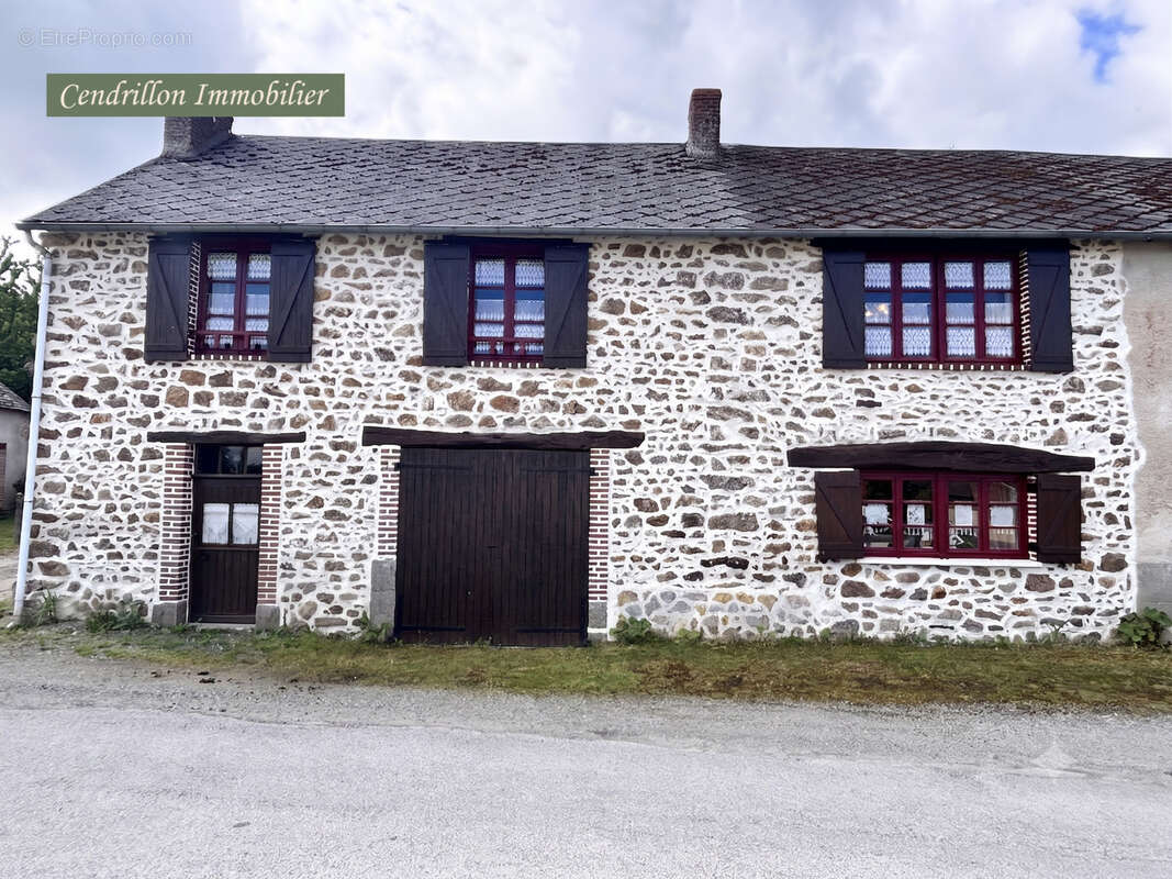 Maison à MONTAIGUT-LE-BLANC
