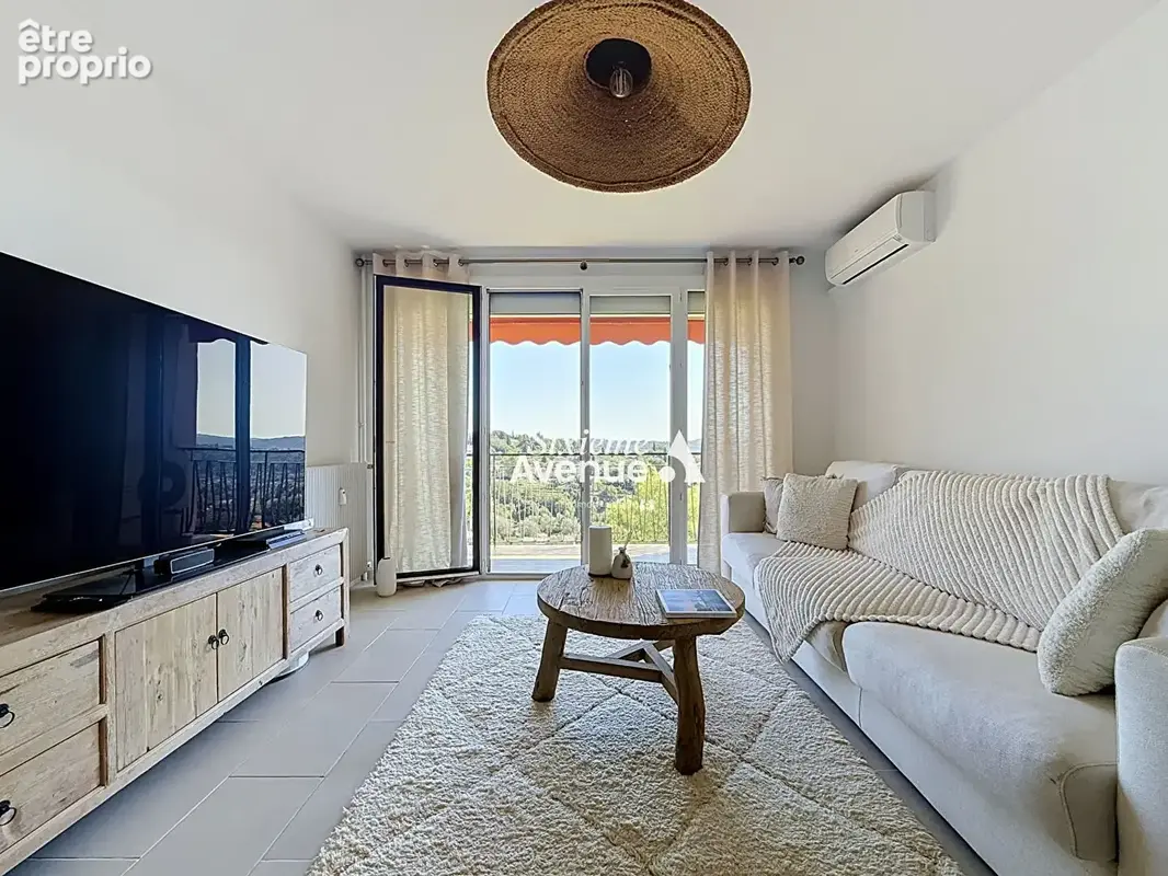A vendre - Appartement rénové à Grasse 2 pièces de 51.25 m² avec parking couvert et grande cave - photo 3