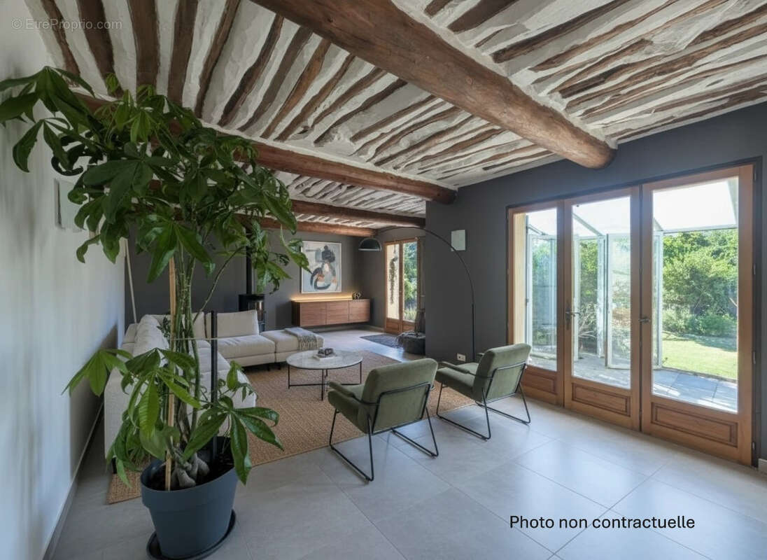 Maison à ENTRAIGUES-SUR-LA-SORGUE