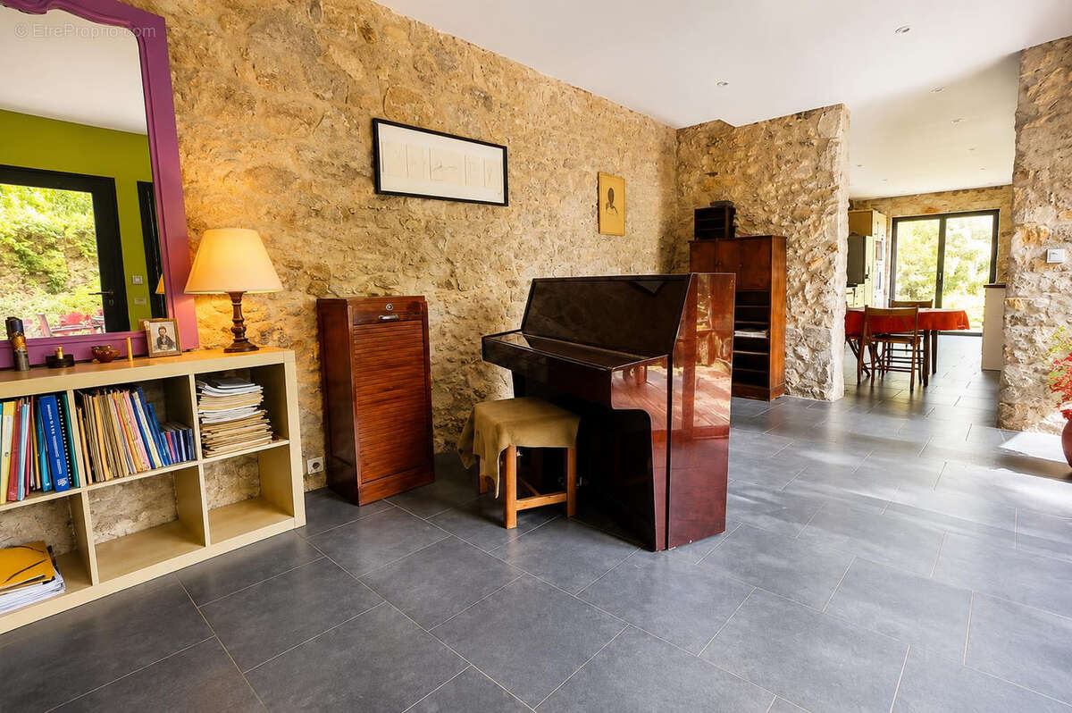 Maison à MEZIERES-SUR-SEINE