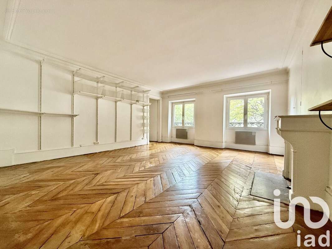 Appartement 70 m² à Paris-9e  - photo 3