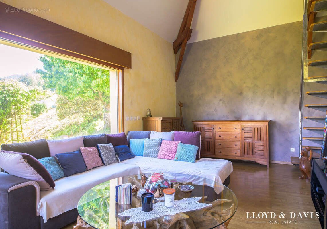 Maison à LA COMBE-DE-LANCEY