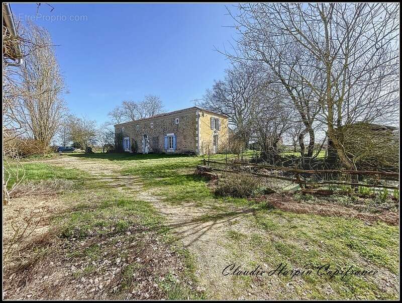 Maison à LA FERRIERE-EN-PARTHENAY