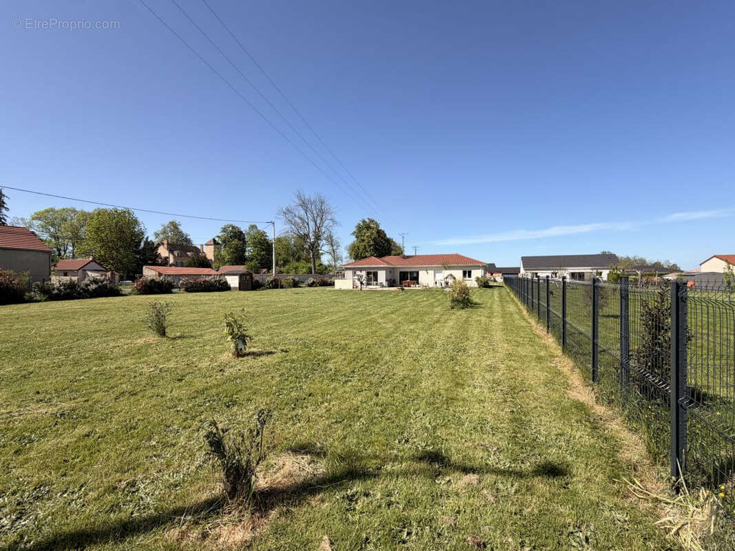 Maison à ESPINASSE-VOZELLE